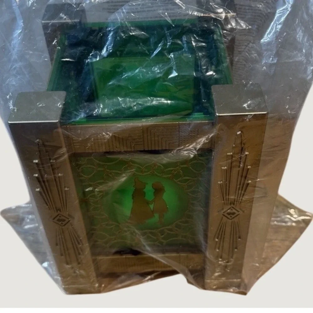 NEW Wicked Regal Cinemas‎ Exclusive Light-Up Lantern Popcorn Bucket 2024